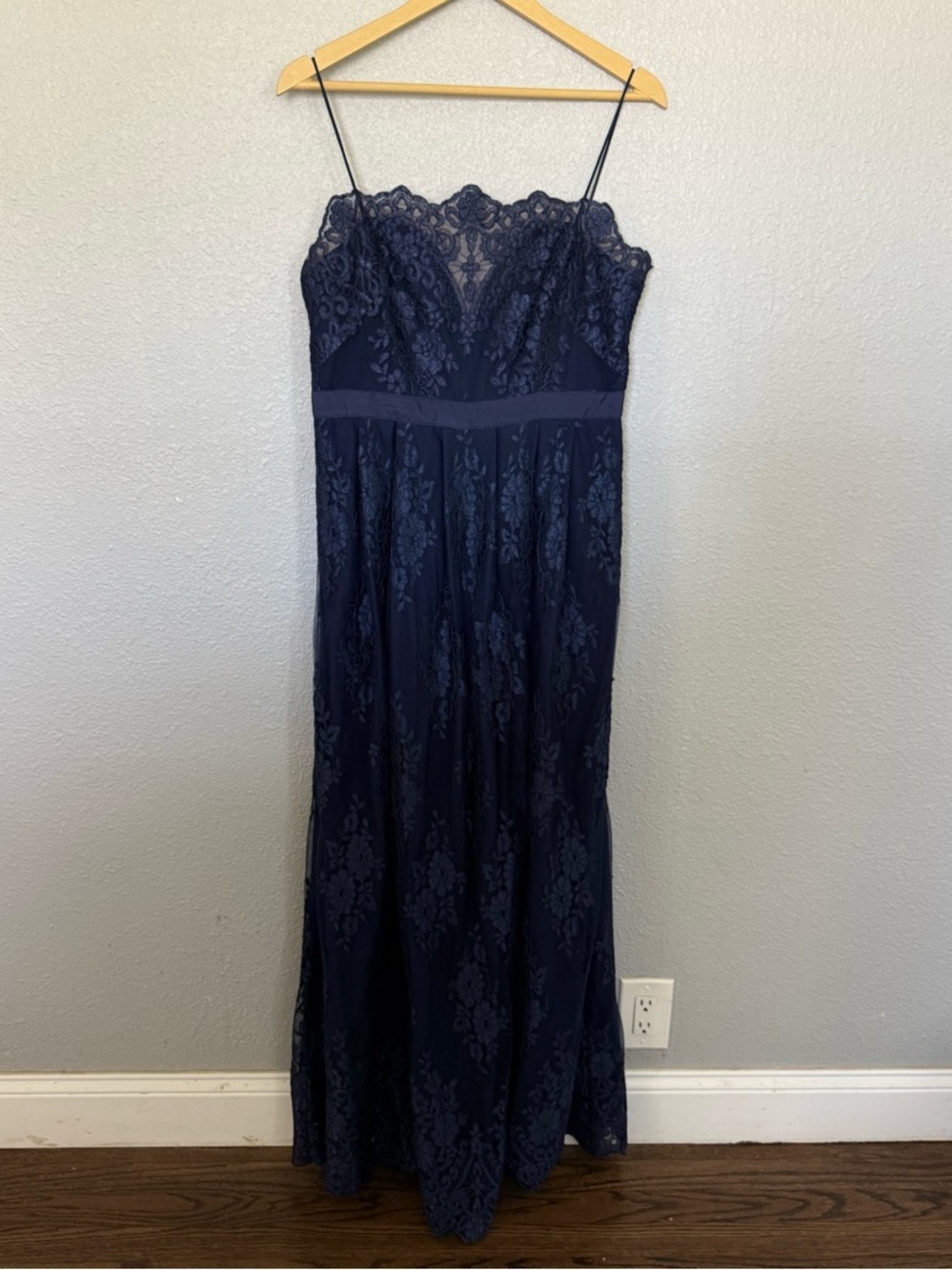Vince Camuto Lace Overlay Dress Gown Size 10